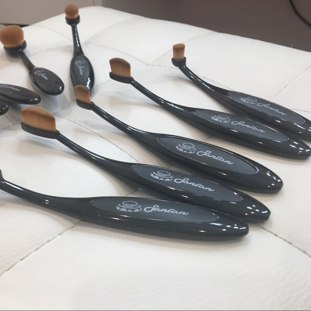 10-Piece Soft Oval Makeup Brush Set - Picture 2 of 3